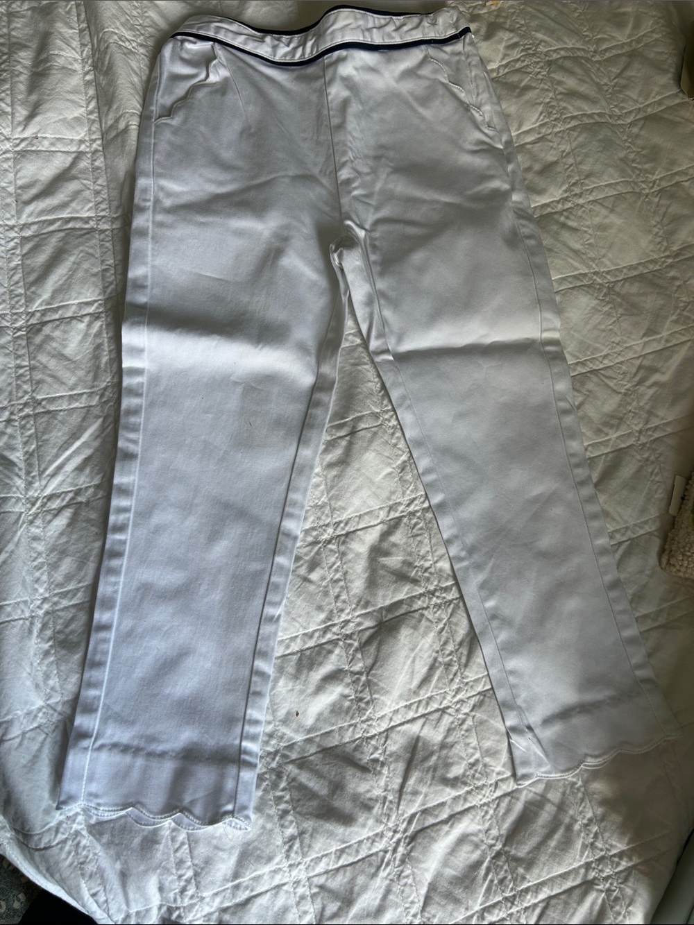 Classic Prep White Scallop-Hem Cropped Jeans with Navy Trim